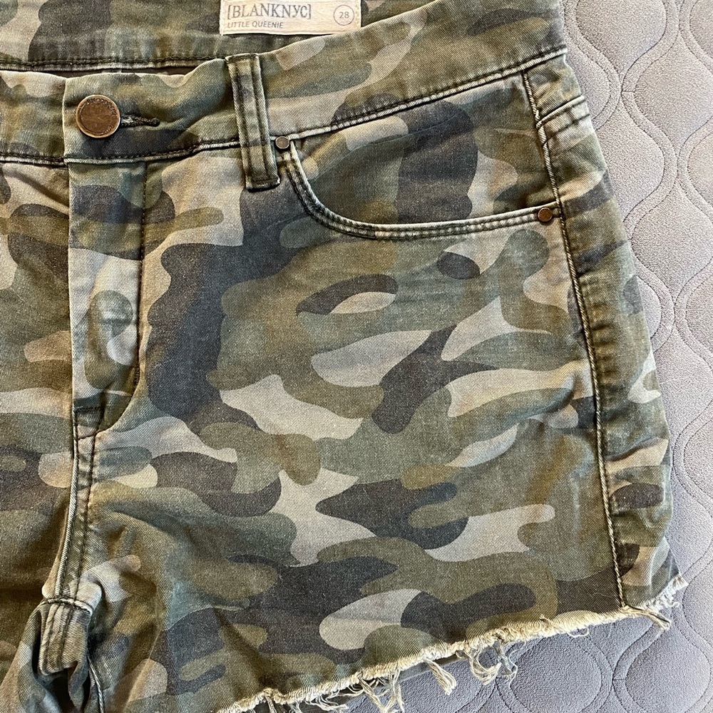 Blank Nyc Little Queenie Camouflage Jean Shorts, Size 28 View 3